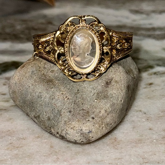 Whiting & Davis Cameo Gold Bangle - Picture 1 of 16